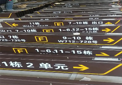 随县广告标识中，常见的几种安装方式。